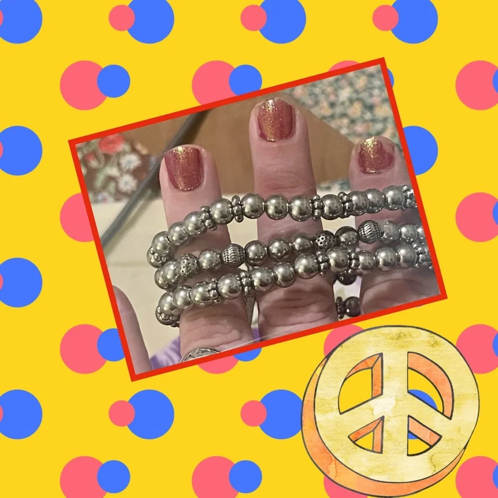 Iridescent butterfly 🦋 silver elastic stretch bracelet - Picture 4 of 10